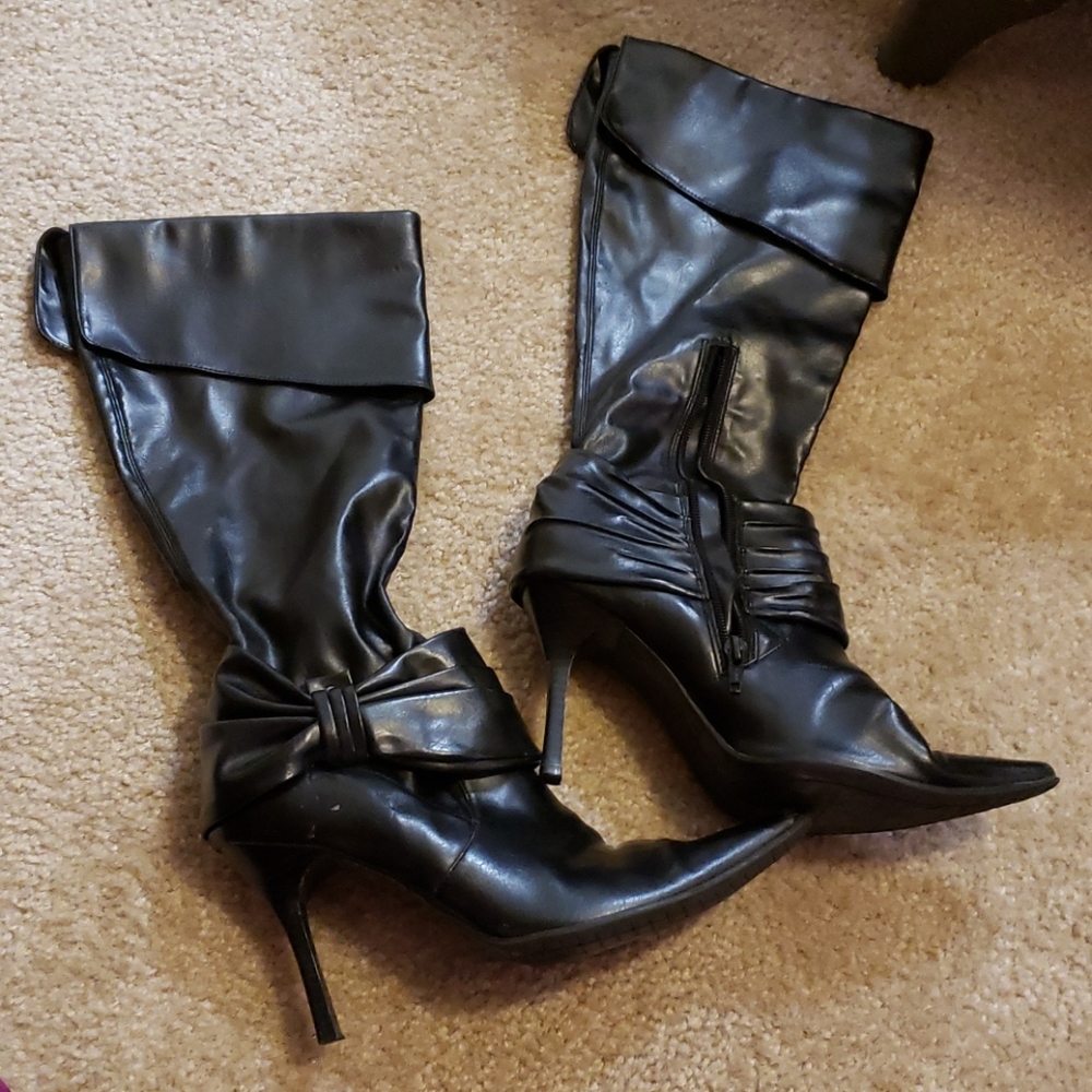 Knee boots
